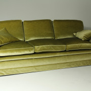 retrorobot.cz_green_velvet_sofa