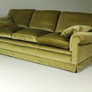 retrorobot.cz_green_velvet_sofa